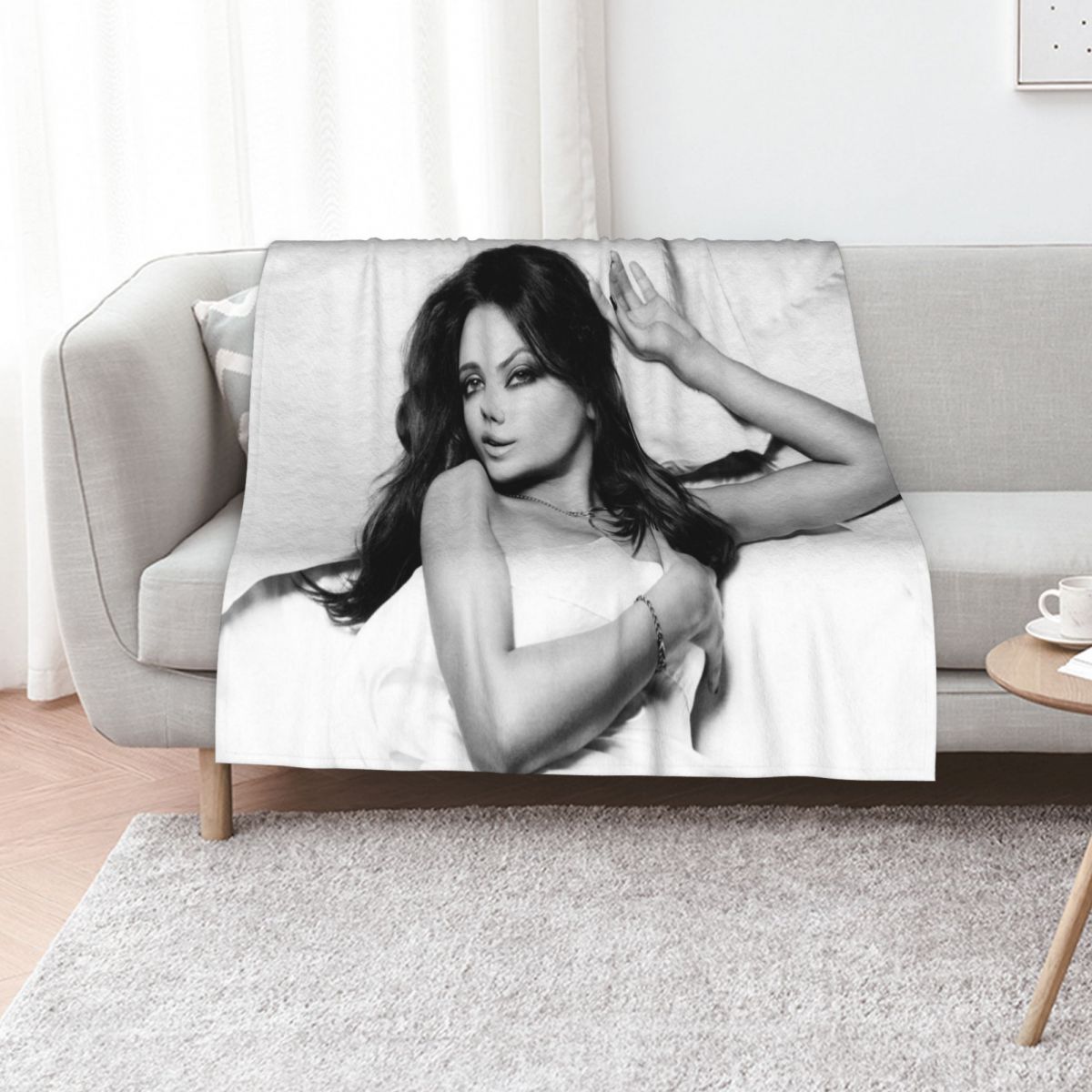 hot mila Throw Blanket cosplay - đánh giá và giá Anime Cosplay Idea